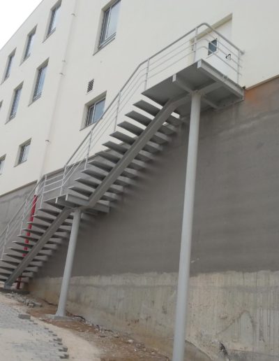 Escada metálica